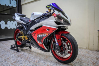 Yamaha R1 đầy lịch lãm qua hình phong cá mập Shark
