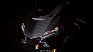 Yamaha R1 độ quái dị theo đồ họa R15 Stupid Fast