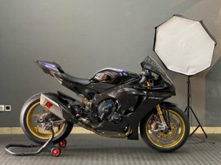 Yamaha R1M độ đẹp rạng ngời mà không chói lóa