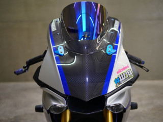 Yamaha R1M độ hấp dẫn với vẻ ngoài bóng bẩy
