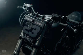 Yamaha V-Max độ vẻ ngoài cuồng nộ của chủ nhân võ sĩ