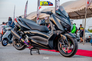 Yamaha XMAX 300 độ phong cách màu đen Dark Bug