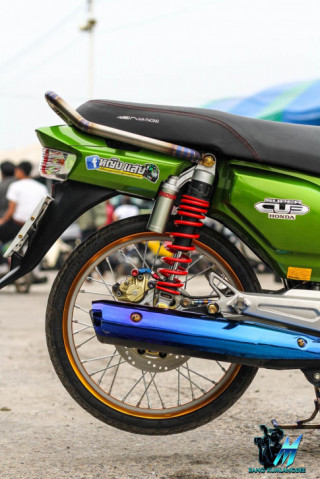 Cub ‘chất chơi’ với dàn đồ hiệu xịn xò và màu áo xanh lá
