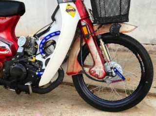 Cub độ mang cục máy ‘Siêu to khổng lồ’ của người anh em CBR