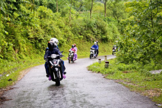 Đổ đèo với xe tay ga sao cho an toàn