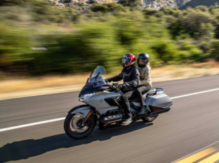 Honda GL1800 GoldWing cháy hàng sau 24 giờ mở bán
