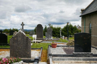 Kỳ bí huyệt mộ chữa bệnh tại Bắc Ireland