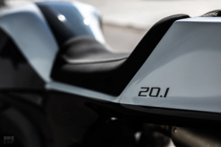 Lột xác Honda CBR1000RR thành một cỗ máy đường phố đúng nghĩa
