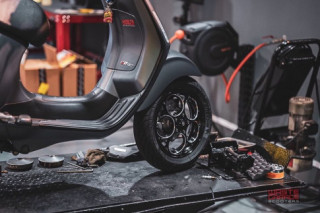 Ngắm Vespa Sprint được ‘phẫu thuật’ đầy ma mị từ Singapore