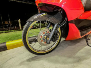 PCX 150 độ mang cảm xúc dâng trào với option đồ chơi giản đơn
