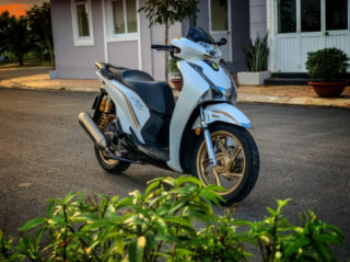 SH150 chú bạch mã trắng lột xác với dàn chân hoàng kim