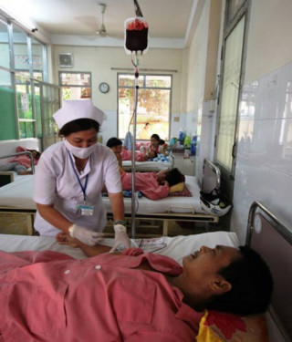 Bệnh nhân mắc sốt xuất huyết giảm tiểu cầu tăng vọt