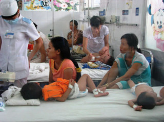 TP.HCM: Trẻ ùn ùn nhập viện vì nắng nóng