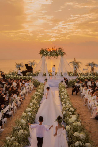 Choáng ngợp trước chiếc đầm cưới công phu bậc nhất của Đông Nhi