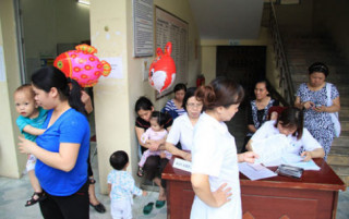 Hà Nội: Tiêm vắc xin viêm não Nhật Bản miễn phí cho trẻ