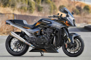 Kawasaki GPZ900R độ hàng loạt phụ kiện tiên tiến