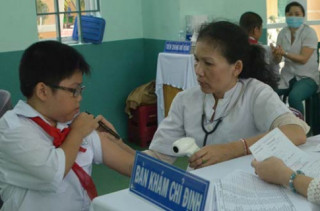 TP.HCM tiêm chủng sởi, rubella cho hơn 1,35 triệu học sinh