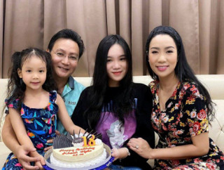 Chờ 12 năm mới có con, Á hậu Trịnh Kim Chi giờ lãi em bé xinh hệt mẹ