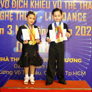 Con trai Khánh Thi Phan Hiển giỏi giang giống bố mẹ, giành 8 HCV cuộc thi khiêu vũ thể thao