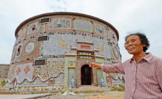 Cụ già 86 tuổi chi hàng chục tỷ suốt 5 năm xây “cung điện gốm sứ” đẹp như mộng