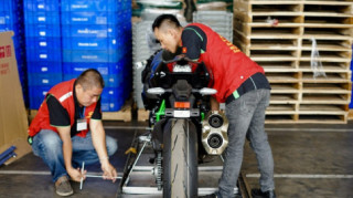 Kawasaki Ninja H2 Carbon 2021 đầu tiên vừa cập bến Việt Nam