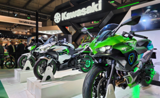Kawasaki trưng bày dàn xe điện BEV, hybrid và hydro tại EICMA 2022