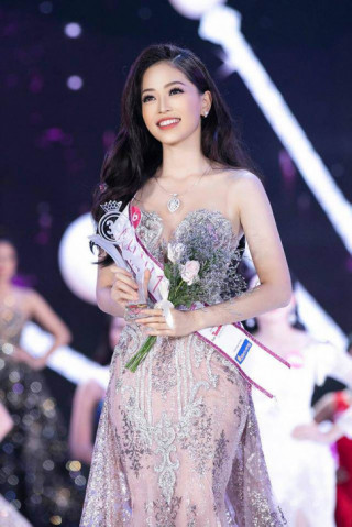 Á hậu Phương Nga “bắn tiếng Anh như gió” trước ngày thi Miss Grand International 2018