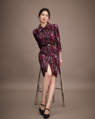 Bà hoàng “cháy hàng” Song Hye Kyo dự báo xu hướng thời trang Thu Đông, dân công sở bắt trend còn kịp