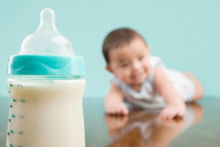 Bé 7 tháng tuổi tử vong vì được bố mẹ cho ăn sữa thực vật liên tục