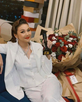 Bên trong nhà của 2 siêu mẫu Việt: Thanh Hằng sang chảnh, Xuân Lan mới cưới chồng gây bất ngờ