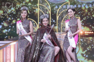 Cận cảnh đôi chân “hàng hiếm” dài 1m19 của tân Hoa hậu Hong Kong 2022