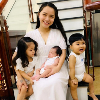 Cảnh bỉm sữa hài hước của Hải Băng khi 2 năm sinh 3 con