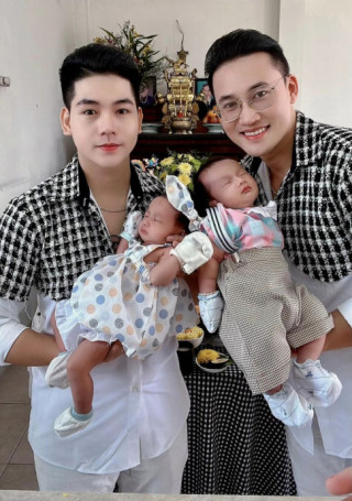 Cặp đồng tính Hà Trí Quang - Thanh Đoàn làm tiệc đầy tháng sau 1 tháng sang Thái nhận con, nhìn mâm cỗ là thấy chuẩn tài phiệt