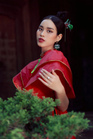 Chưa đến Tết, Đỗ Thị Hà đã “mở bát” diện áo dài xuân 2023, khoe visual xứng danh mỹ nhân đẹp nhất Thanh Hóa