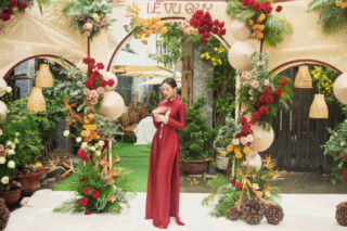 Cô dâu Liêu Hà Trinh mặc áo dài cưới rực rỡ, tô nhan sắc đậm màu truyền thống thời “ông bà anh”