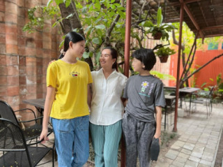 Con gái Bình Minh 12 tuổi cao hơn mẹ 1 cái đầu, đứng gần bằng bố 1m84