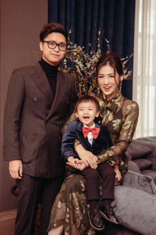 Con trai á hậu Tú Anh: 3 tuổi đẹp trai chuẩn hotboy Hàn Quốc, thích chế áo quần tấu hài