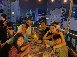 Con trai Hà Hồ đi ăn cùng con gái Đoan Trang: Chuẩn cặp nhóc tì cùng bố giàu mẹ đẹp