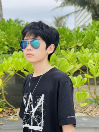 Con trai Thân Thúy Hà 13 tuổi cao 1m74, đẹp trai thông minh khiến Tăng Thanh Hà cũng phải khen