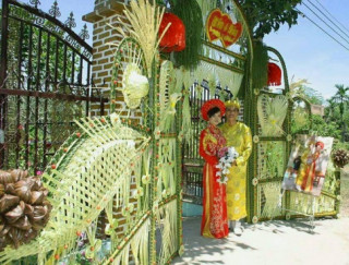 Cổng cưới lá dừa “mộc nhưng chất”, hoành tráng không kém cổng hoa giả của đám cưới Việt