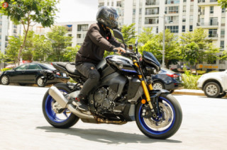 Đánh giá Yamaha MT-10 2022 - Một bậc thầy về Mô-men xoắn mới