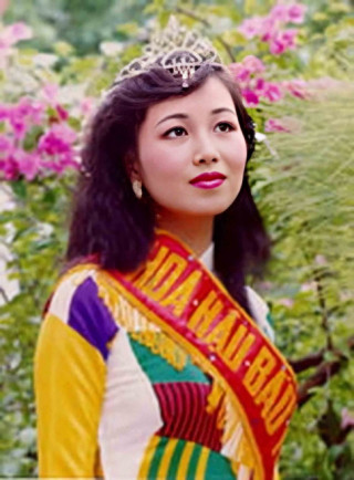 Hoa hậu Việt Nam đầu tiên lấy chồng ngoại quốc, giờ 53 tuổi rời xa showbiz vẫn trẻ như chị gái con