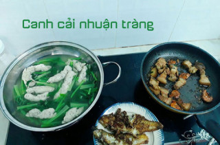 Không ngờ, chủ nhân nồi “canh cải nhuận tràng” gây cười là anh chồng đảm việc bếp, thích trêu vợ