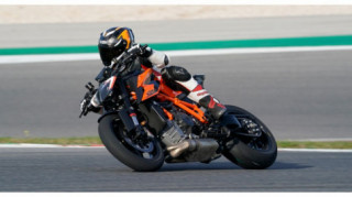 KTM đang triệu hồi tất cả 1290 Super Duke R vì lỗi dây điện phía sau