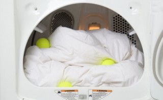 Lí do đằng sau việc vứt bóng tennis vào máy giặt sẽ khiến nhiều chị em bất ngờ