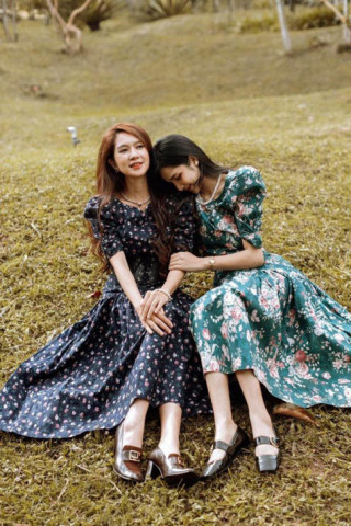 Minh Hà và em gái đọ sắc với váy xanh tím trendy, giá chỉ vài trăm ngàn