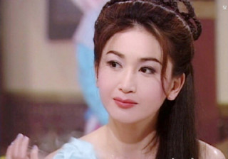 Nữ hoàng phim 18 Phan Kim Liên U60 trẻ đẹp, đỏ mặt cảnh thân mật quá đà bên con trai