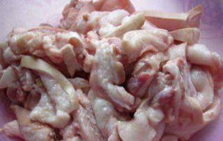 Phần bẩn nhất của thịt lợn đầy ký sinh trùng dù giá rẻ đến mấy cũng không nên mua