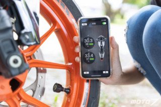 Ra mắt máy đo áp suất lốp xe kết nối Bluetooth
