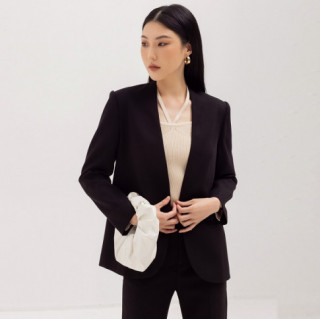 Sang năm 2023, đây là kiểu áo blazer sẽ “càn quét” làng mốt mà chị em không thể bỏ qua